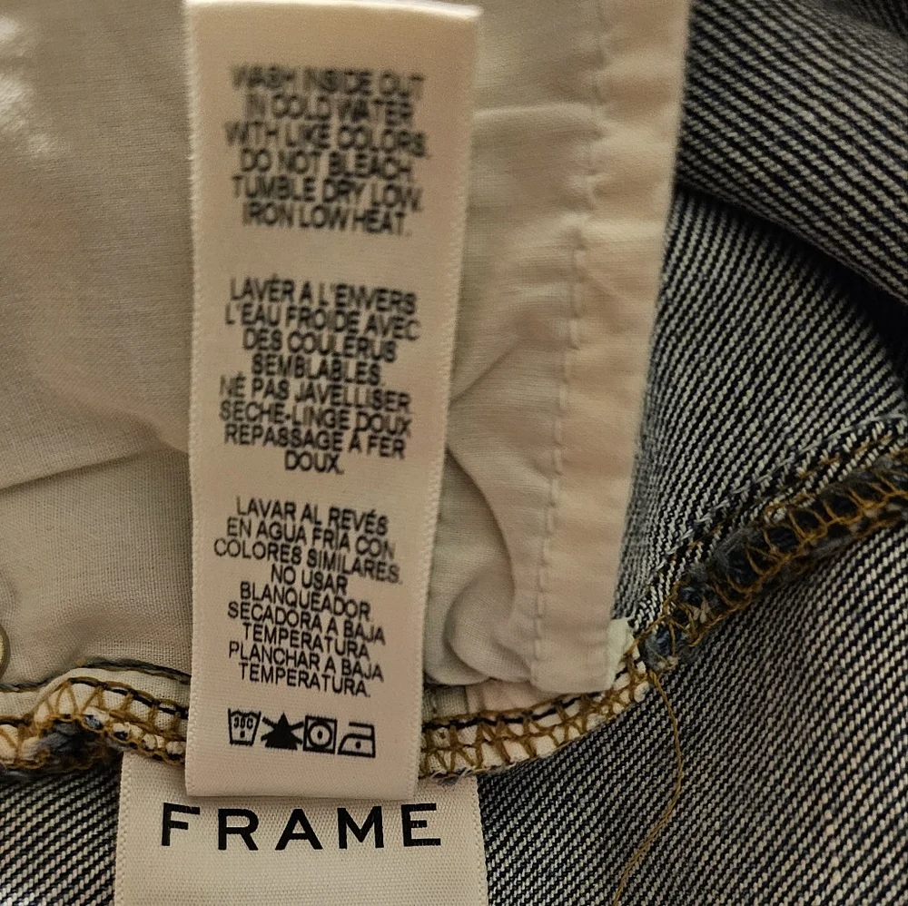 Frame Le Nouveau Straight Jeans with Raw Edge Slit Size 31 NWT